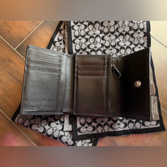 Coach Wallet & Scarf - Picture 3 of 4